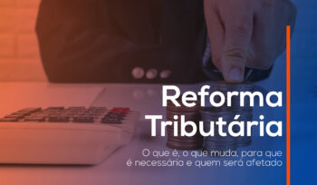 Entenda porque o Brasil debate a reforma tributária, foto de uma pessoa apontando uma pilha de moedas