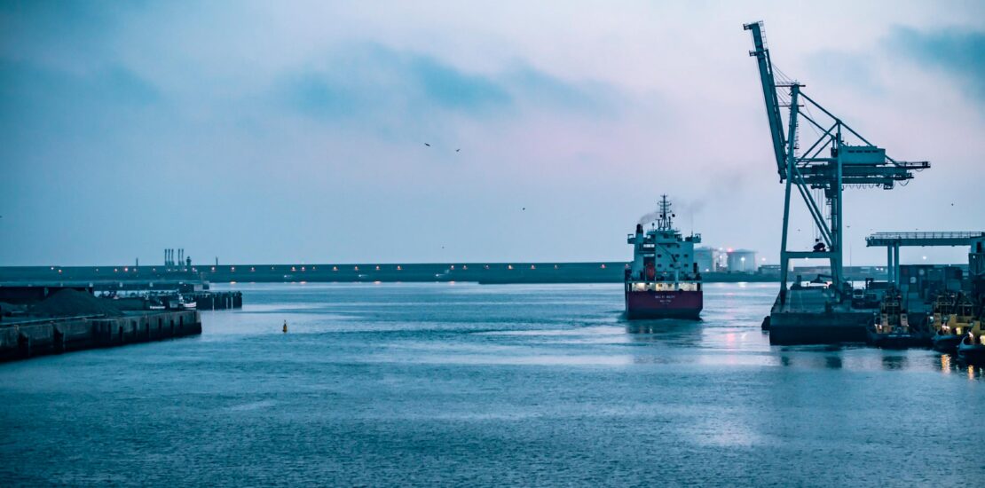 governo prorroga drawback para exportações por mais um ano, foto de um porto em um dia nublado